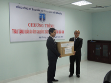 Tổng Công ty Bảo đảm an toàn hàng hải miền Bắc tổ chức chương trình trao tặng quần áo ấm cho đồng bào Tỉnh Bắc Cạn