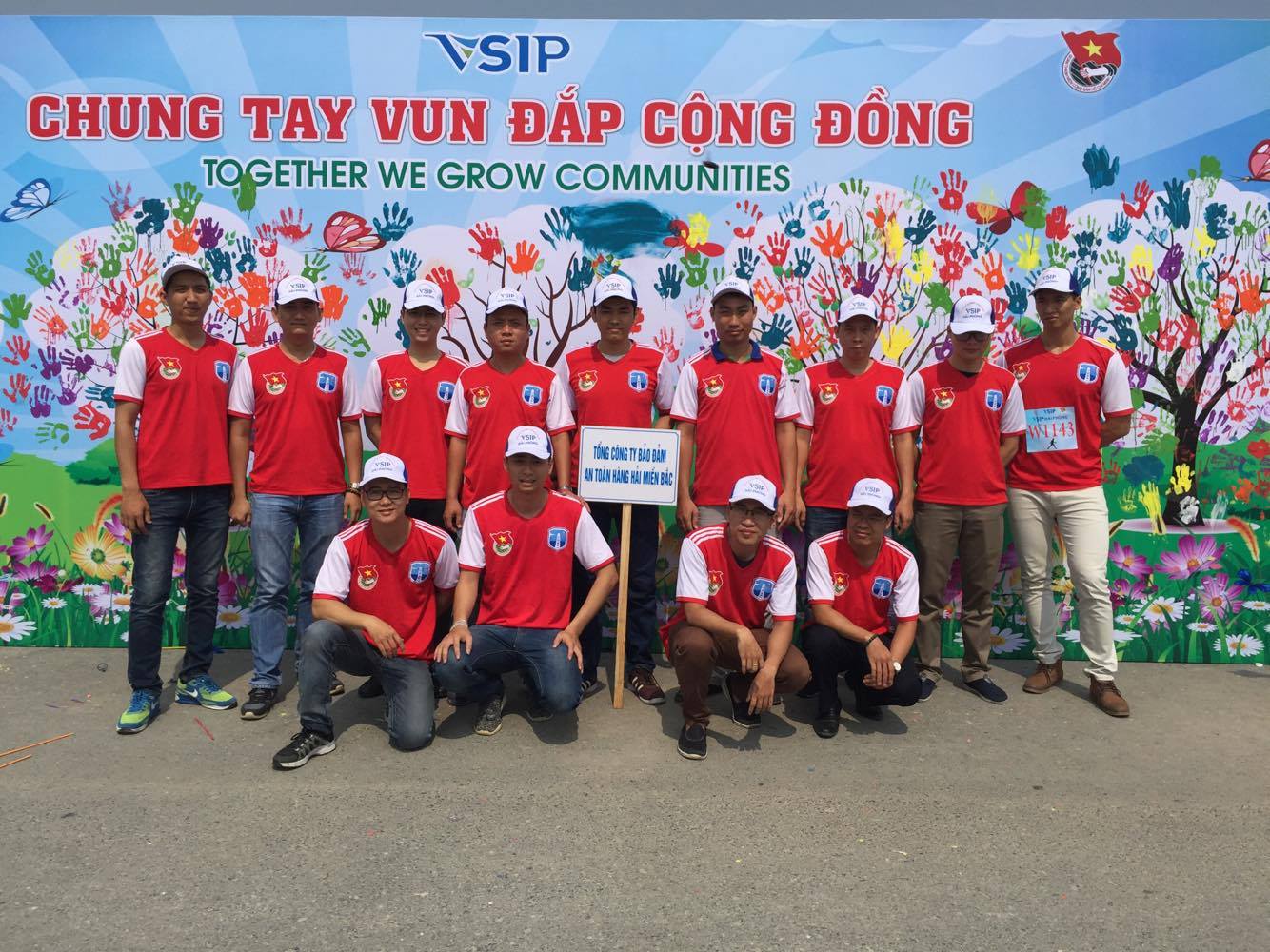 Đoàn thanh niên Tổng công ty Bảo đảm an toàn hàng hải miền Bắc tham dự chương trình Chung tay vun đắp cộng đồng - Hưởng ứng Tháng công nhân năm 2017.