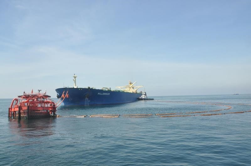 Công ty TNHH MTV Hoa tiêu hàng hải khu vực VI thực hiện dẫn tàu chở dầu thô đầu tiên, lớn nhất vào cập phao SPM Lọc hóa dầu Nghi Sơn thành công