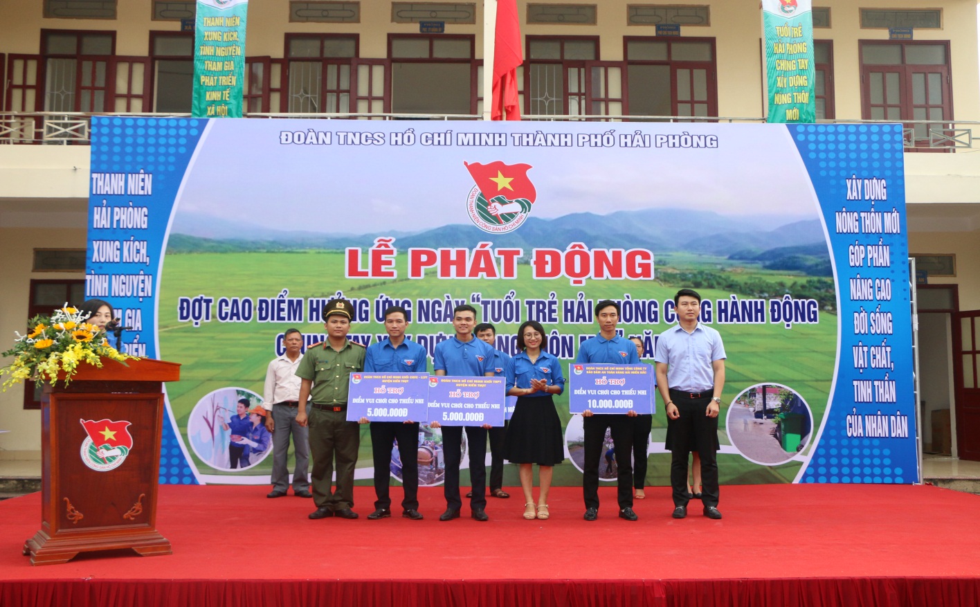 ĐOÀN THANH NIÊN TỔNG CÔNG TY THAM DỰ CHƯƠNG TRÌNH “NGÀY TUỔI TRẺ HẢI PHÒNG CÙNG HÀNH ĐỘNG CHUNG TAY XÂY DỰNG NÔNG THÔN MỚI”