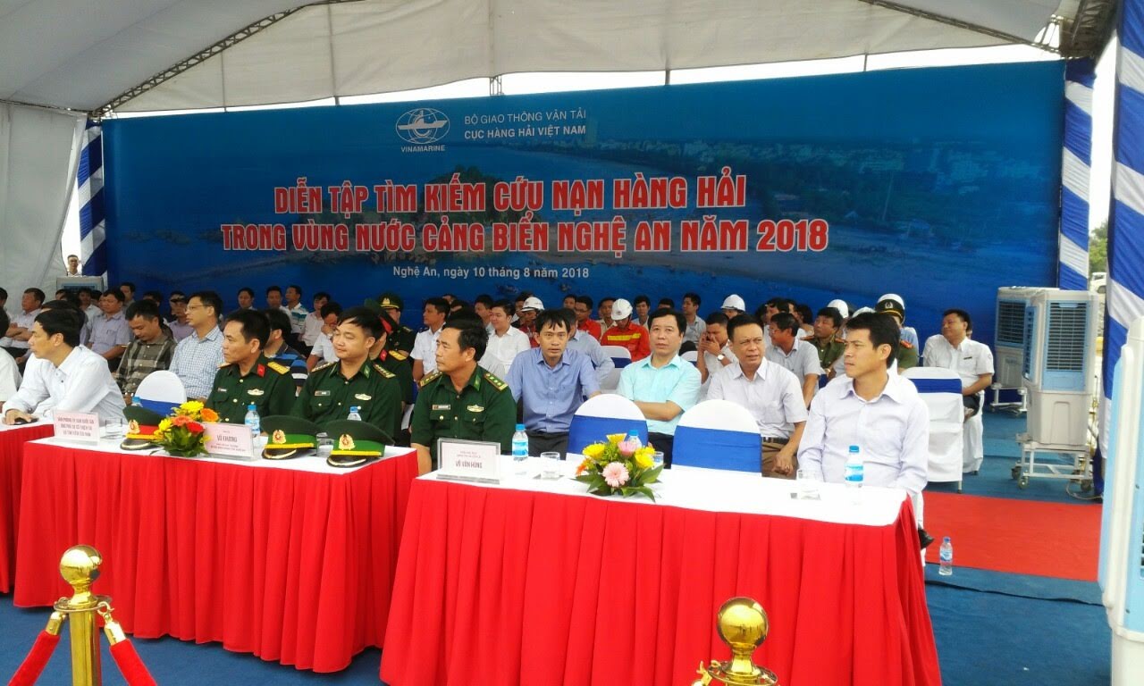 Diễn tập phối hợp tìm kiếm, cứu nạn hàng hải trong vùng nước cảng biển Nghệ An năm 2018