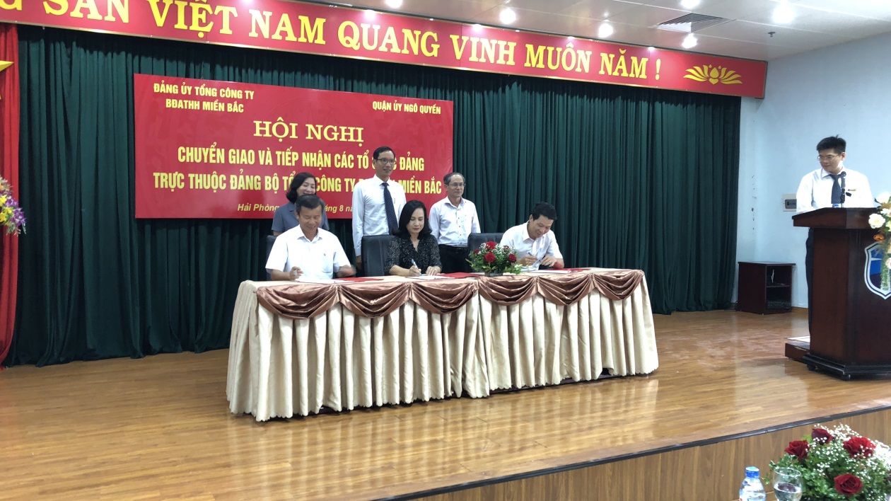 Hội nghị Chuyển giao và tiếp nhận các Tổ chức Đảng trực thuộc Đảng Bộ Tổng công ty Bảo đảm an toàn hàng hải miền Bắc