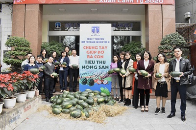 Đoàn Thanh niên Công ty TNHH MTV Hoa tiêu hàng hải khu vực III phối với Công đoàn Công ty tổ chức Chương trình thu mua nông sản giúp đỡ bà con nông dân trên địa bàn thành phố