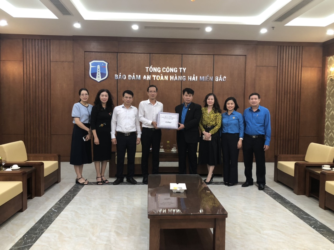 Đoàn công tác của Công đoàn GTVT Việt Nam đến thăm và làm việc tại Tổng công ty Bảo đảm an toàn hàng hải miền Bắc