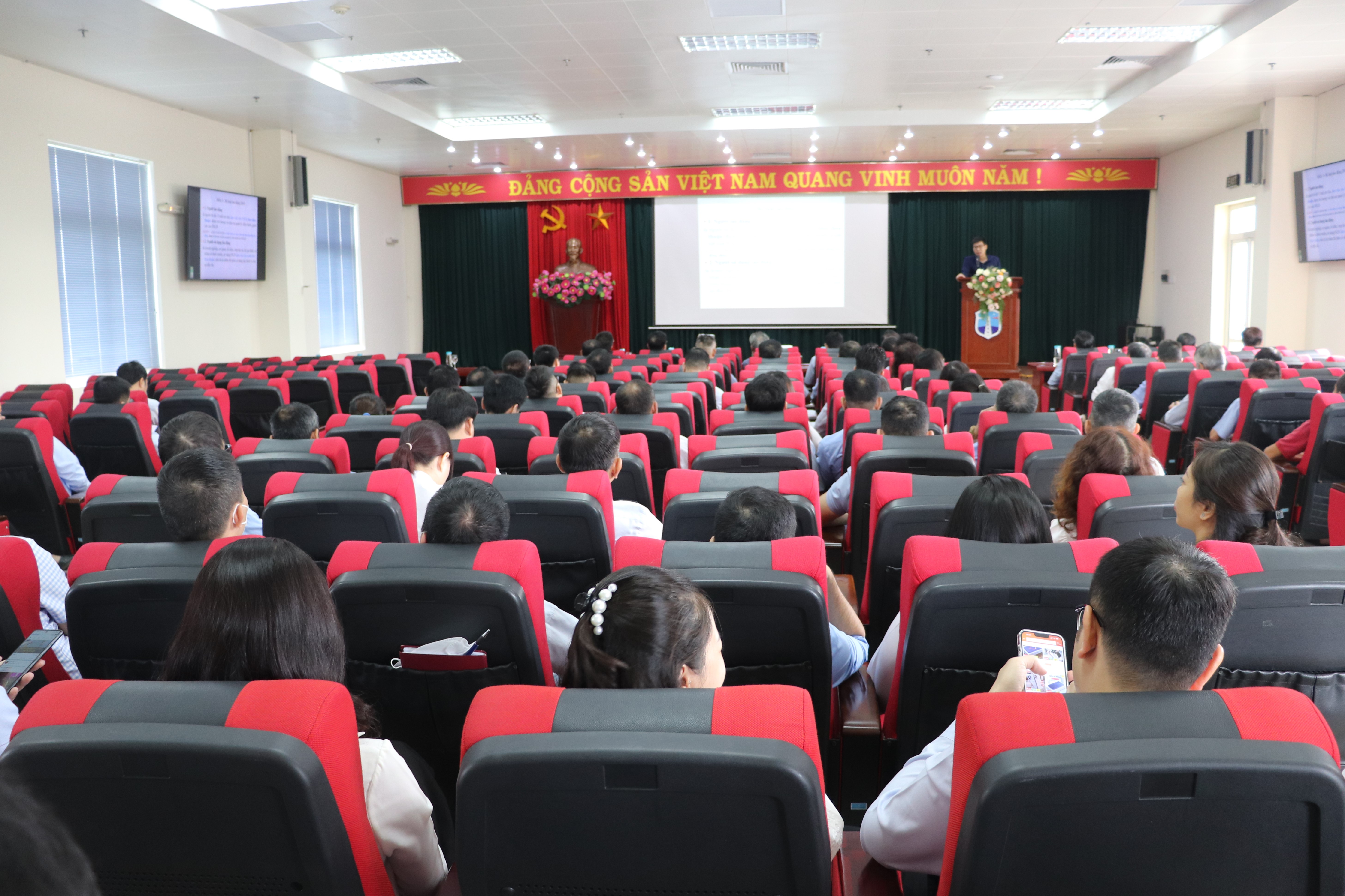 Tổng công ty Bảo đảm an toàn hàng hải miền Bắc tổ chức chương trình huấn luyện an toàn vệ sinh lao động năm 2022