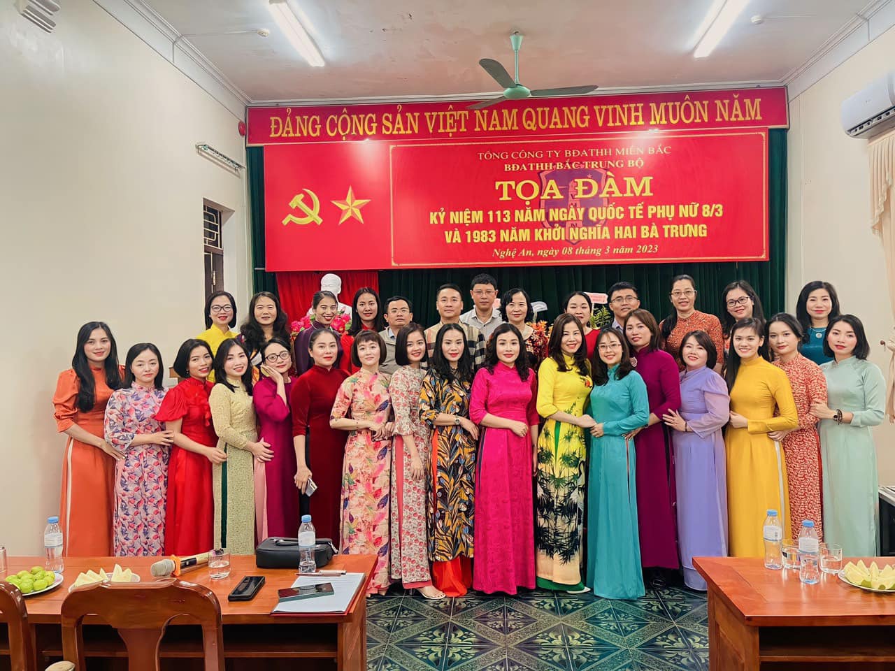 Chương trình giao lưu văn nghệ và trình diễn áo dài nhân dịp kỷ niệm 113 năm ngày Quốc tế Phụ nữ (8/3/1910-8/3/2023) và 1983 năm khởi nghĩa Hai Bà Trưng của Đoàn thanh niên phối hợp cùng Ban nữ công Bảo đảm an  toàn hàng hải Bắc Trung Bộ