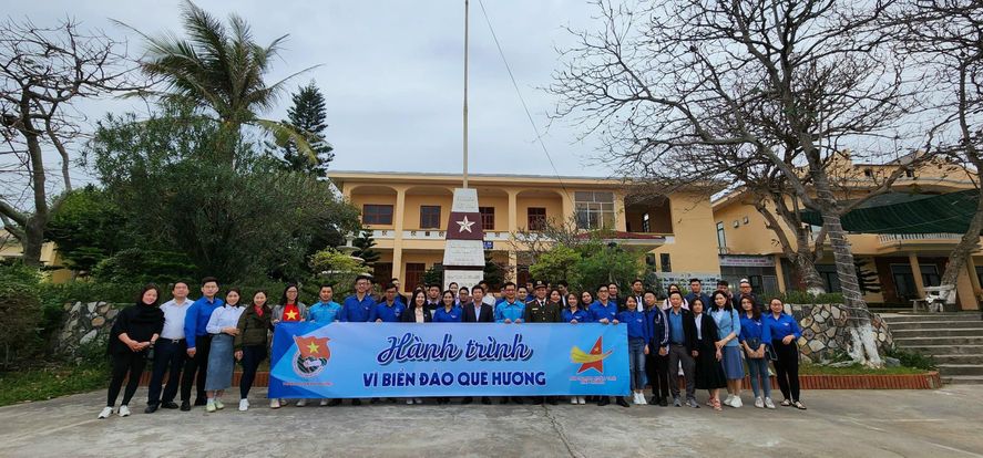 Đoàn thanh niên Tổng công ty Bảo đảm an toàn hàng hải miền Bắc tham gia “Hành trình vì biển đảo quê hương” năm 2023