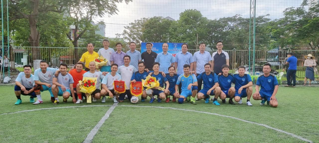 Chi đoàn Công ty Bảo đảm an toàn hàng hải Trung Bộ và Công ty TNHH MTV Hoa tiêu hàng hải KV IV tổ chức trận bóng giao hữu để chào  mừng Đại hội Công đoàn nhiệm kỳ 2023-2028 và Hội nghị  Người lao động năm 2023