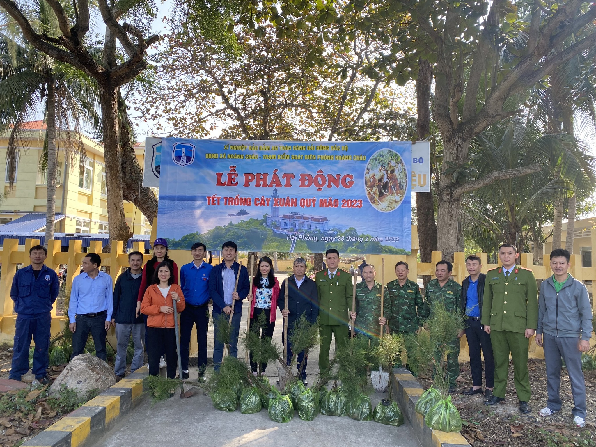 Chi đoàn Xí nghiệp Bảo đảm an toàn hàng hải Đông Bắc Bộ hưởng ứng phong trào Tết trồng cây xuân Quý Mão 2023