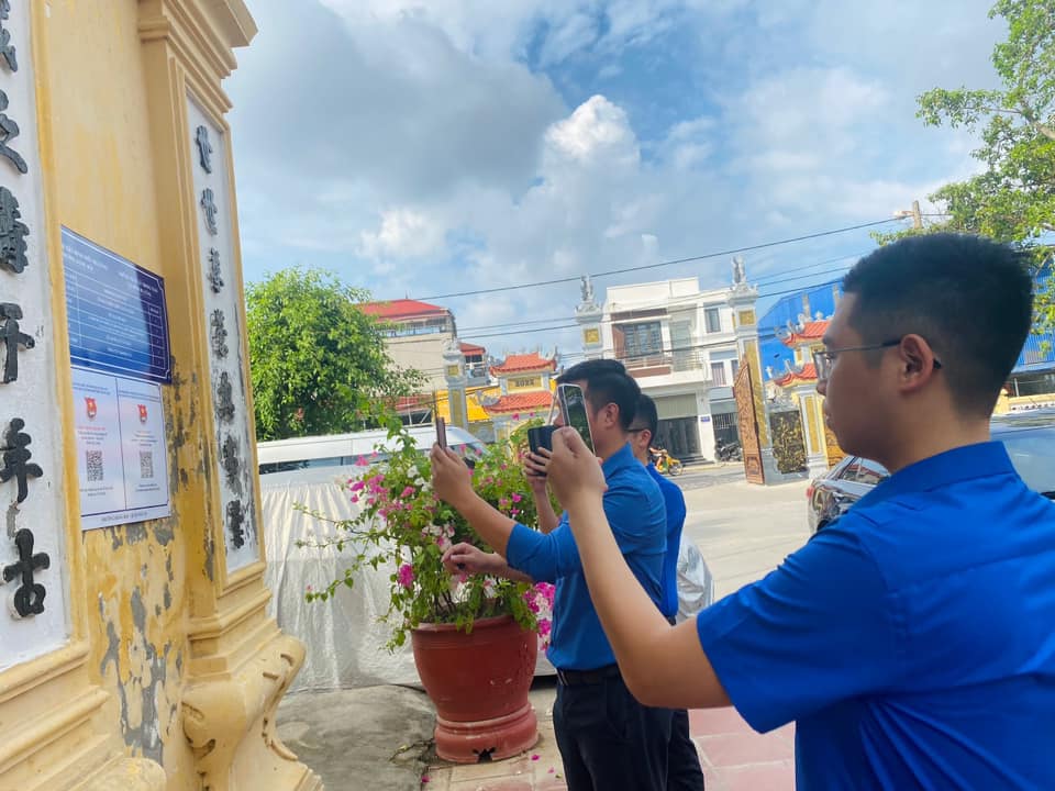 Chi đoàn thanh niên Khối văn phòng Tổng công ty Bảo đảm an toàn hàng hải miền bắc phối hợp với quận đoàn Hải An – đoàn phường Đằng Hải tổ chức lễ ra mắt Công trình thanh niên : “Chuyển đổi số trong quảng bá di tích lịch sử - văn hóa”