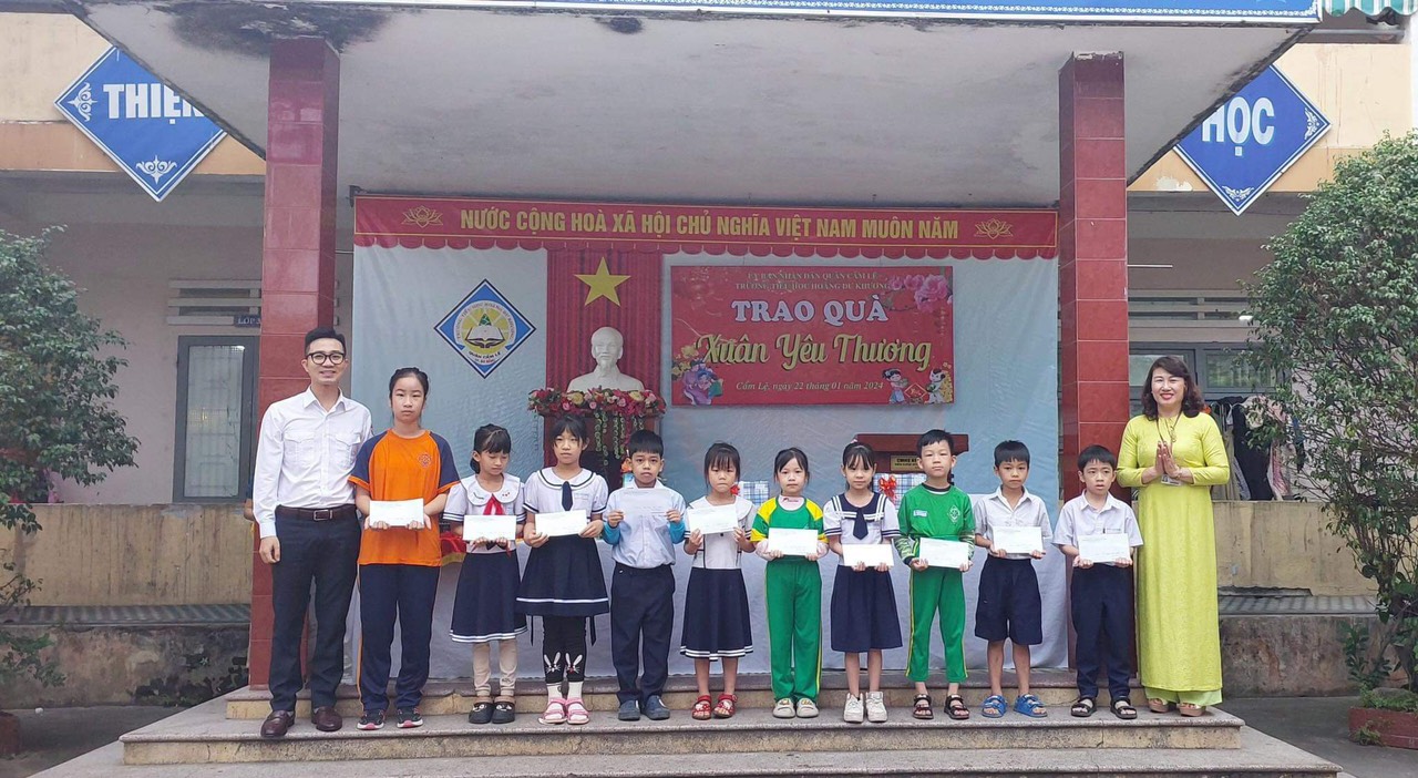 Chi đoàn TN Công ty Hoa tiêu hàng hải khu vực IV tham gia một số hoạt động trao quà Tết yêu thương năm 2024