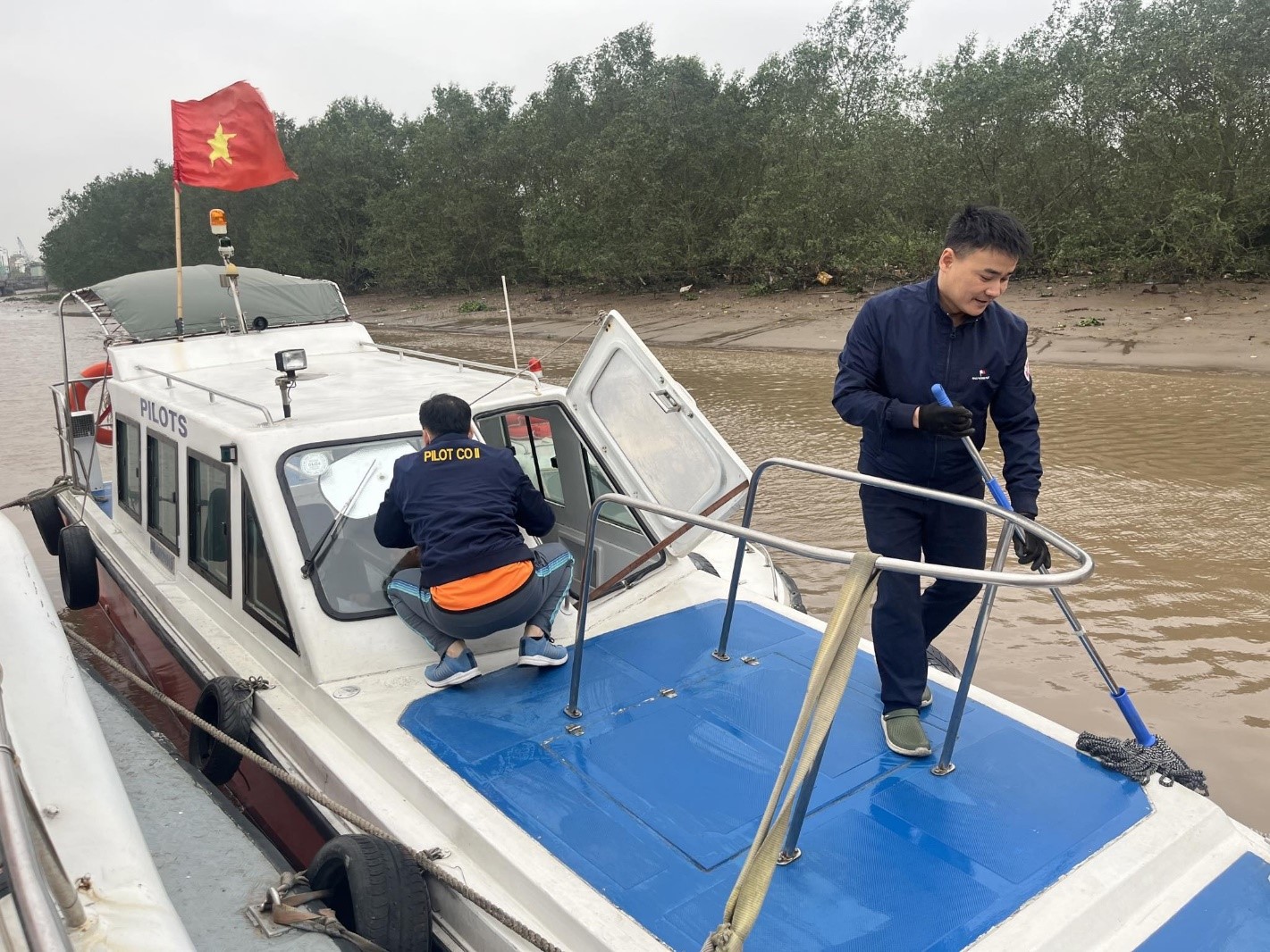 Chi đoàn thanh niên Hoa tiêu hàng hải khu vực II triển khai hoạt động “Ngày chủ nhật xanh 17/3/2024”