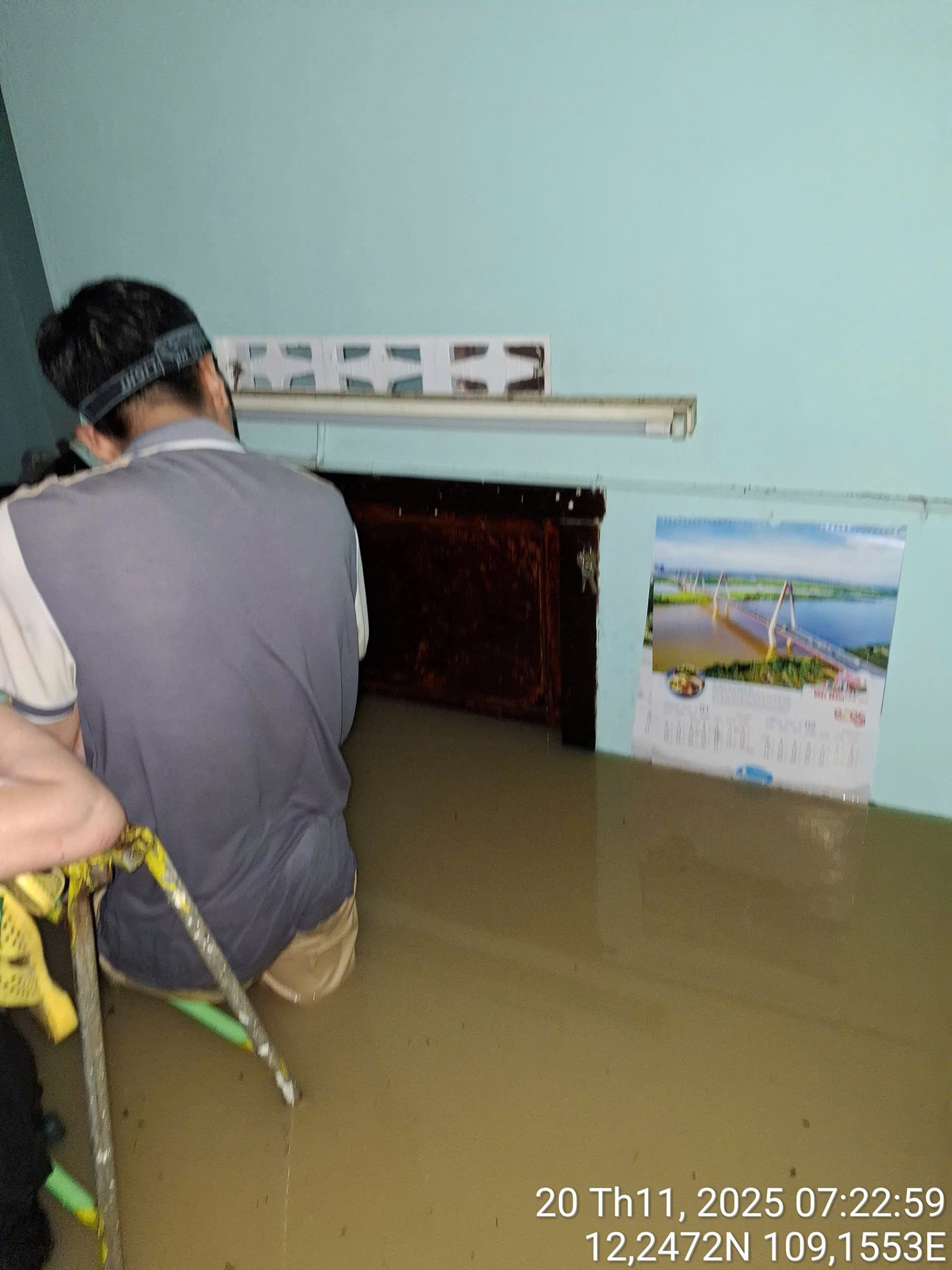 CHUNG TAY ỦNG HỘ GIA ĐÌNH CBCNV BẢO ĐẢM AN TOÀN HÀNG HẢI KHU VỰC MIỀN TRUNG BỊ THIỆT HẠI DO THIÊN TAI LŨ LỤT