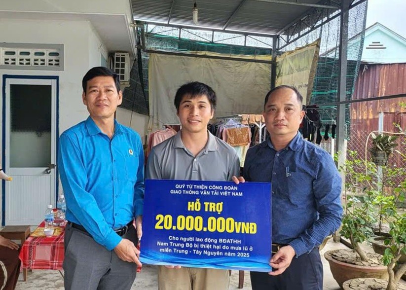 NGHĨA TÌNH ĐỒNG NGHIỆP ẤM ÁP: TỔNG CÔNG TY BĐATHH VIỆT NAM KỊP THỜI HỖ TRỢ NGƯỜI LAO ĐỘNG VÙNG LŨ