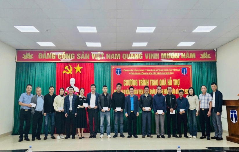 HOA TIÊU MIỀN BẮC TRỰC TIẾP TRAO TẶNG 102 TRIỆU ĐỒNG HỖ TRỢ ĐỒNG NGHIỆP VÙNG LŨ