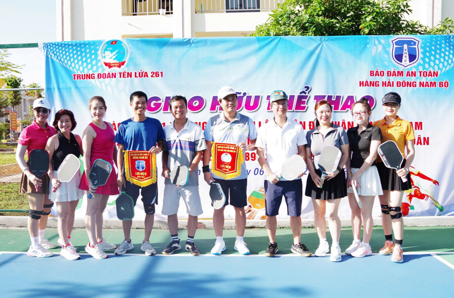 BẢO ĐẢM AN TOÀN HÀNG HẢI ĐÔNG NAM BỘ GIAO LƯU THỂ THAO, GẮN KẾT VỚI TRUNG ĐOÀN TÊN LỬA 261