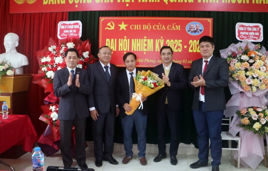  Đại hội Chi bộ Cửa Cấm, nhiệm kỳ 2025 - 2027