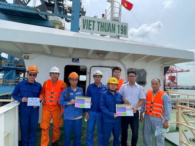 RỰC RỠ SẮC XUÂN TẠI LUỒNG CHO TÀU BIỂN TRỌNG TẢI LỚN VÀO SÔNG HẬU