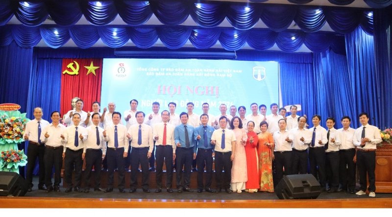 HỘI NGHỊ NGƯỜI LAO ĐỘNG 2026 - BĐATHH ĐÔNG NAM BỘ: ĐOÀN KẾT, DÂN CHỦ, KHƠI THÔNG NGUỒN LỰC ĐỂ PHÁT TRIỂN BỀN VỮNG