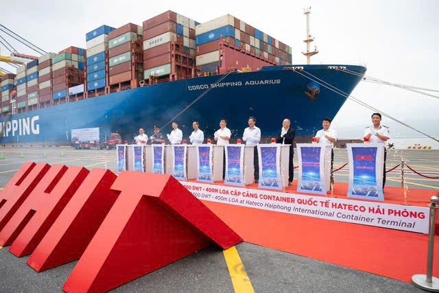 HOA TIÊU HÀNG HẢI MIỀN BẮC KHẲNG ĐỊNH VỊ THẾ: DẪN THÀNH CÔNG SIÊU TÀU CONTAINER LỚN NHẤT CẬP CẢNG HẢI PHÒNG
