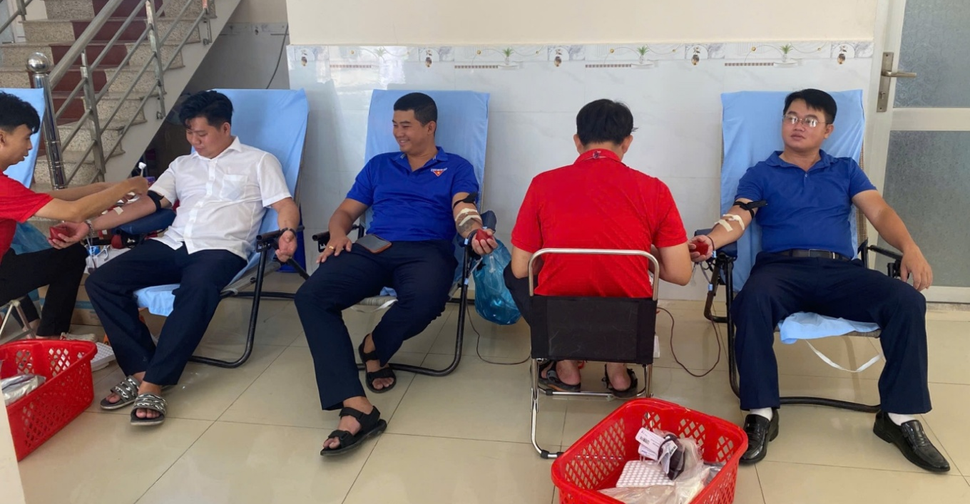 GIỌT MÁU HỒNG TÂY NAM BỘ: KHI TRÁCH NHIỆM ĐI CÙNG LÒNG NHÂN ÁI GIỌT MÁU HỒNG TÂY NAM BỘ: KHI TRÁCH NHIỆM ĐI CÙNG LÒNG NHÂN ÁI