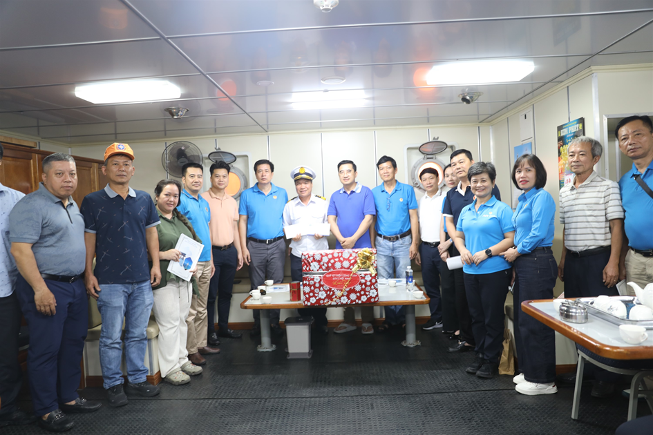 Đoàn công tác của tổng công ty bảo đảm an toàn hàng hải việt nam thăm, kiểm tra và tiếp tế các trạm hải đăng tại quần đảo khu vực trường sa và nhà giàn DK1