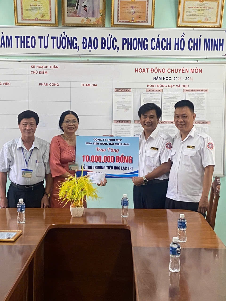 Hoa tiêu hàng hải miền Nam: Trao gửi yêu thương đến học sinh vùng khó tỉnh Lâm Đồng