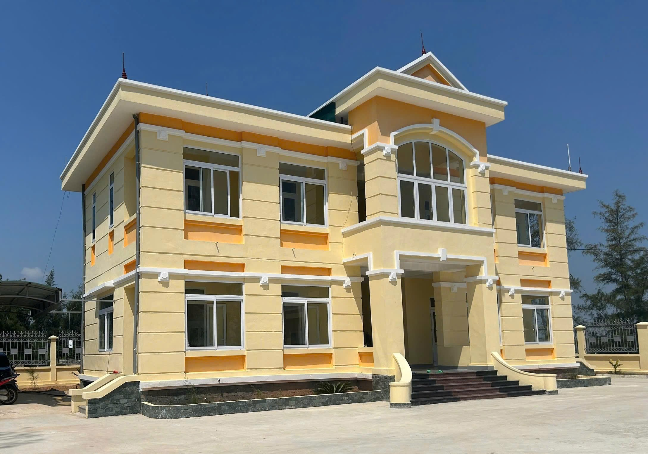 Bảo đảm an toàn hàng hải Bắc Trung Bộ: Tiếp nhận quản lý, vận hành trạm đèn biển Lạch Ghép - thêm một điểm tựa an toàn cho những con tàu trên vùng biển Thanh Hóa
