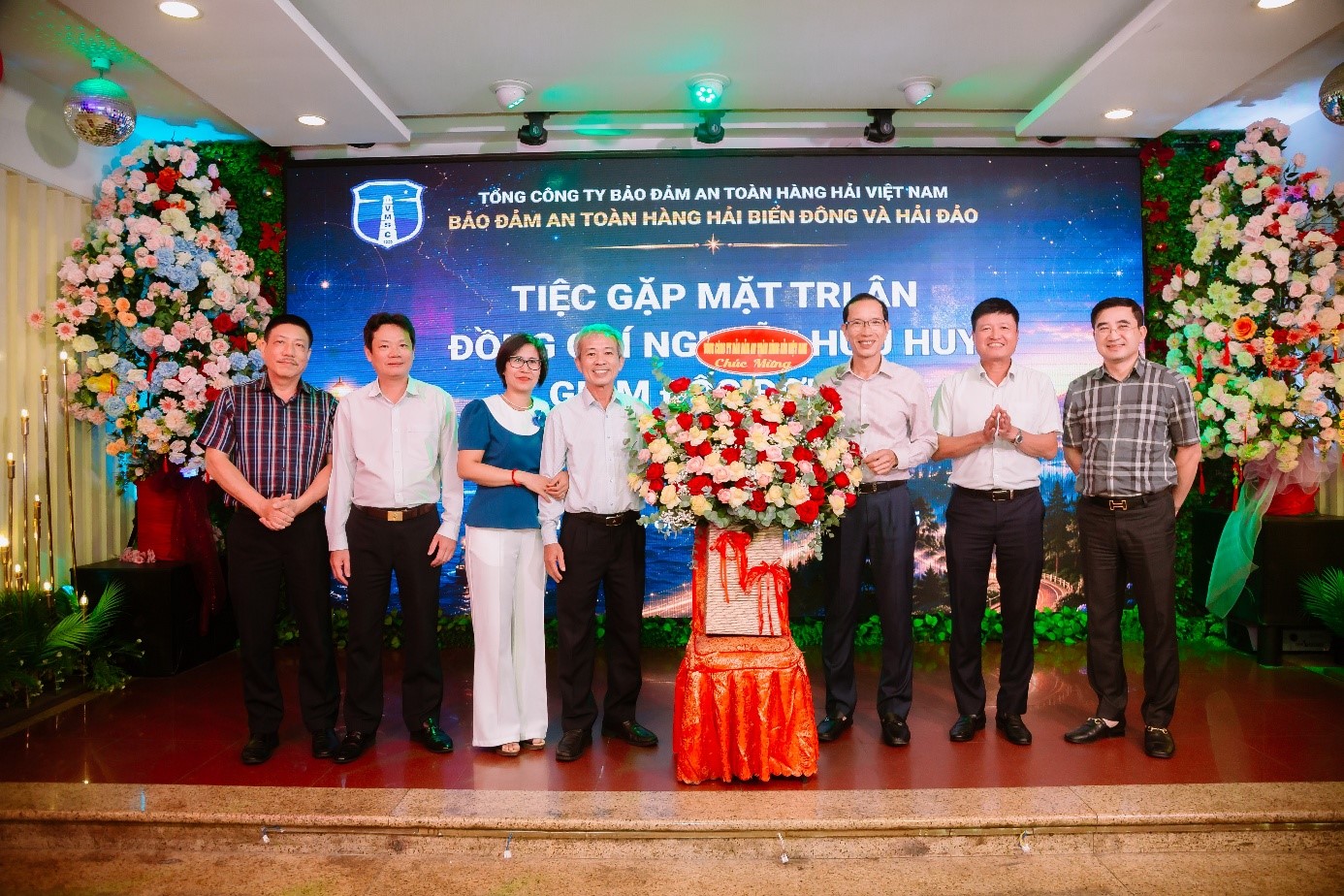 Bảo đảm an toàn hàng hải Biển Đông và Hải đảo tổ chức Hội nghị gặp mặt, tri ân đồng chí Nguyễn Hữu Huy - Bí thư Đảng ủy, Giám đốc đơn vị nghỉ hưu theo chế độ Bảo đảm an toàn hàng hải Biển Đông và Hải đảo tổ chức Hội nghị gặp mặt, tri ân đồng chí Nguyễn Hữu Huy - Bí thư Đảng ủy, Giám đốc đơn vị nghỉ hưu theo chế độ